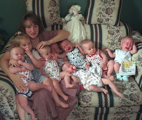 世界首例七胞胎已年满25岁第1张